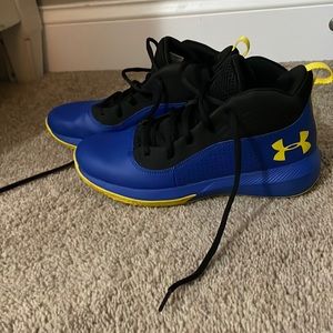Basketball shoes
